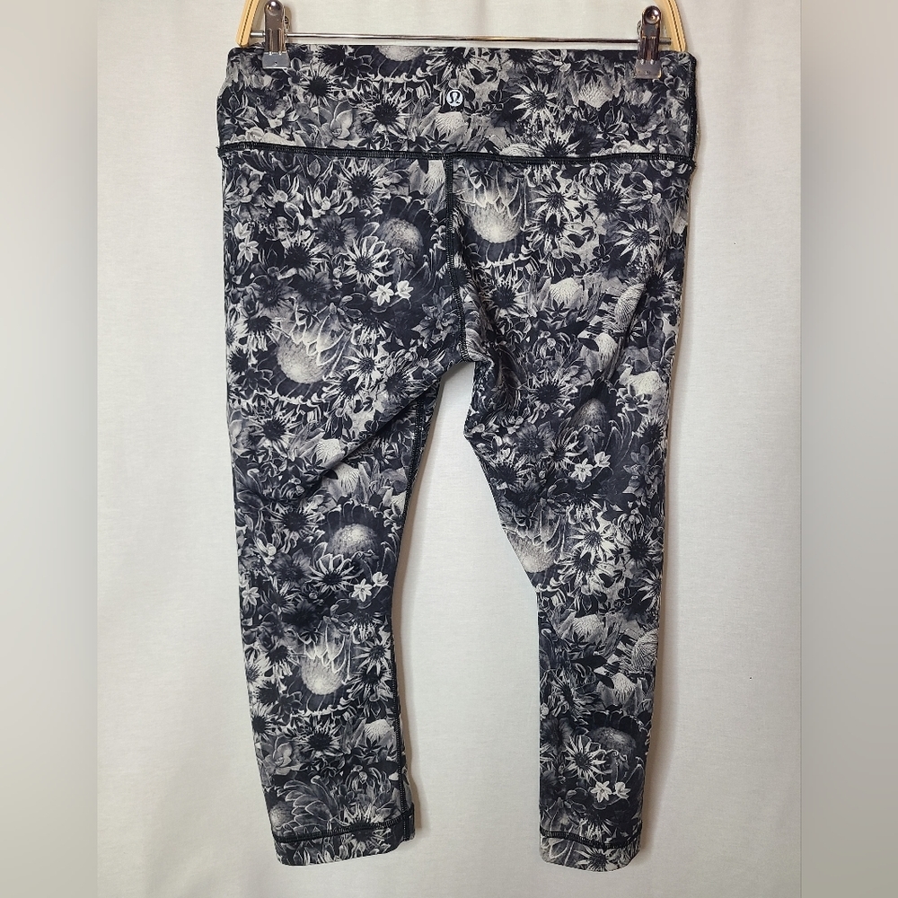 Lululemon Flowabunga Wunder Under Crop Full On Luxtreme Leggings size 10